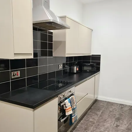 Royal Retreat - Free Parking Nearby Ultra Fast Wifi Appartamento