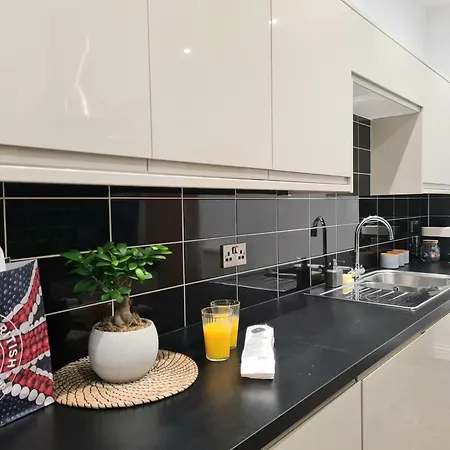 Apartment Royal Retreat - Free Parking Nearby Ultra Fast Wifi *