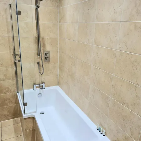 Royal Retreat - Free Parking Nearby Ultra Fast Wifi * Harrogate