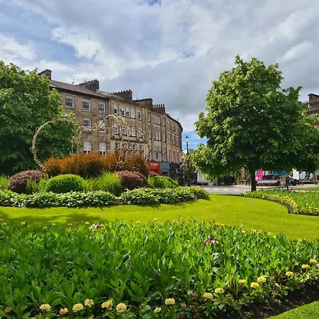 Royal Retreat - Free Parking Nearby Ultra Fast Wifi * Harrogate