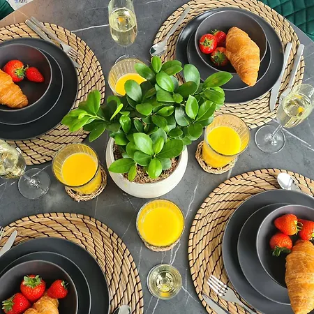 Royal Retreat - Free Parking Nearby Ultra Fast Wifi דירה *