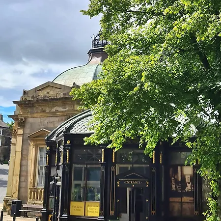 Royal Retreat - Free Parking Nearby Ultra Fast Wifi