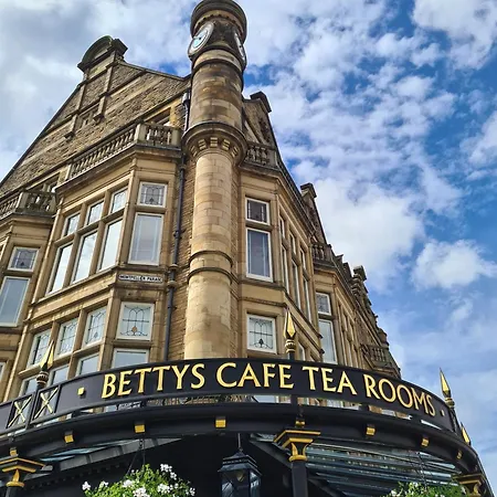 Royal Retreat - Free Parking Nearby Ultra Fast Wifi