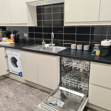 Royal Retreat - Free Parking Nearby Ultra Fast Wifi Apartamento