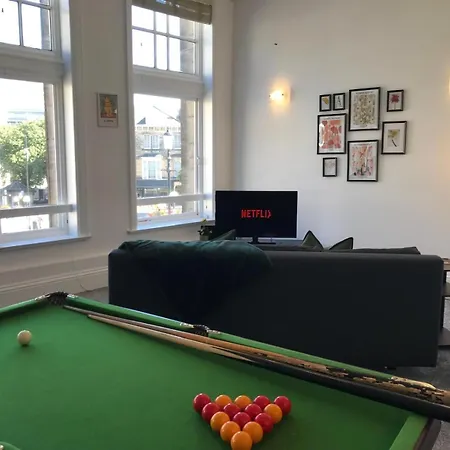 Royal Retreat - Free Parking Nearby Ultra Fast Wifi הרוגייט