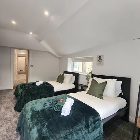 Royal Retreat - Free Parking Nearby Ultra Fast Wifi *